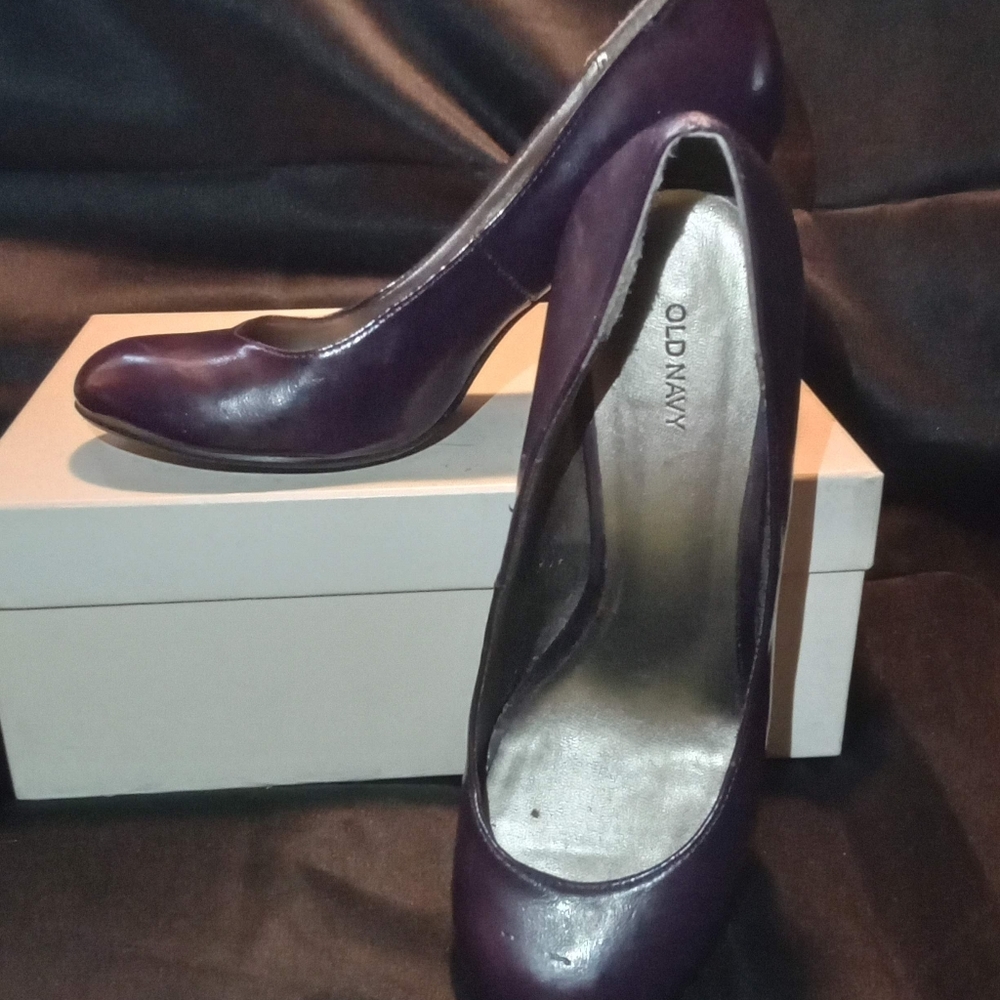 3/$25 Old Navy, rounded toe, chunky heel, plum purple, size 9